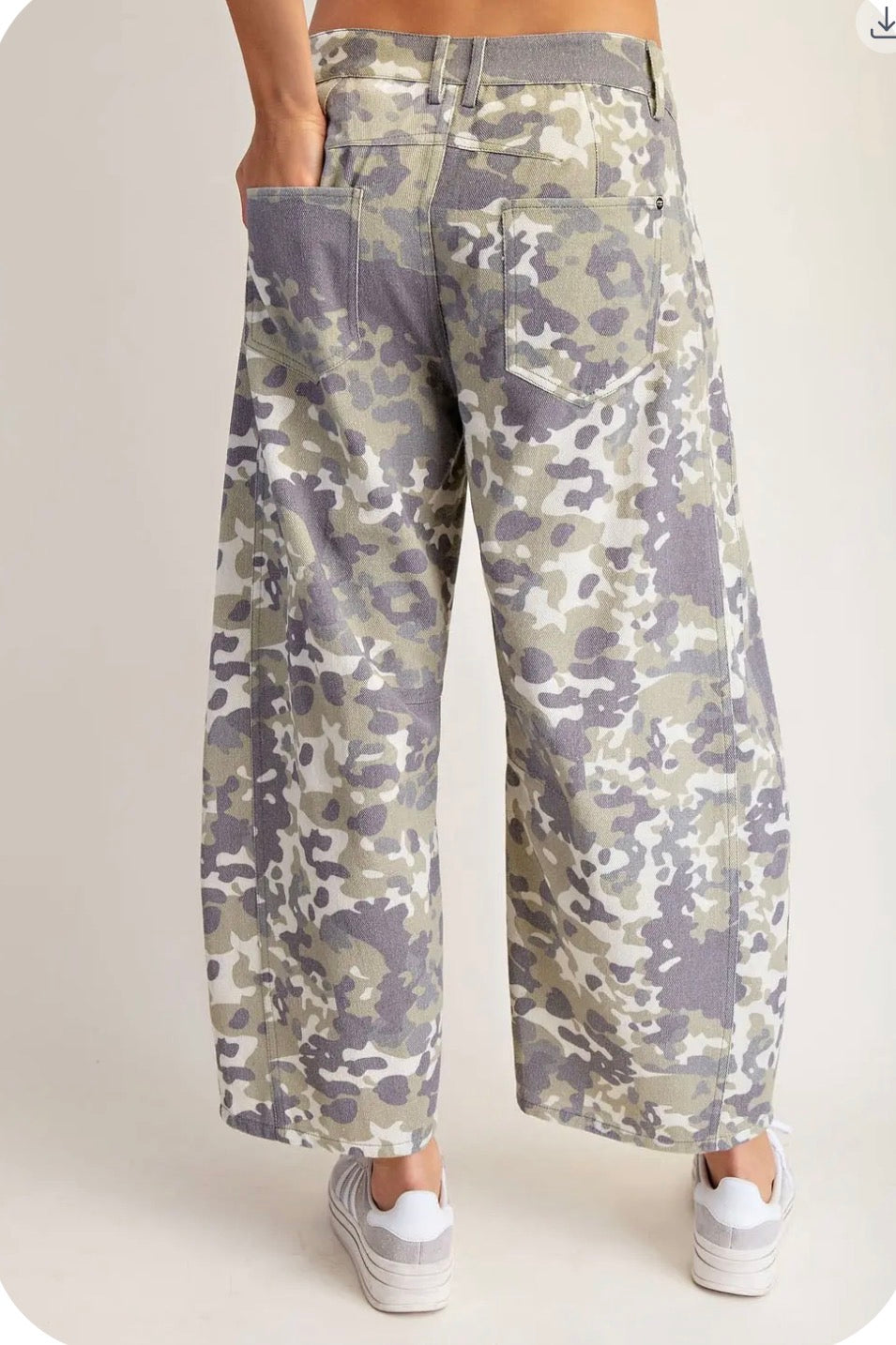 Soft Washed Camo Barrel Jeans