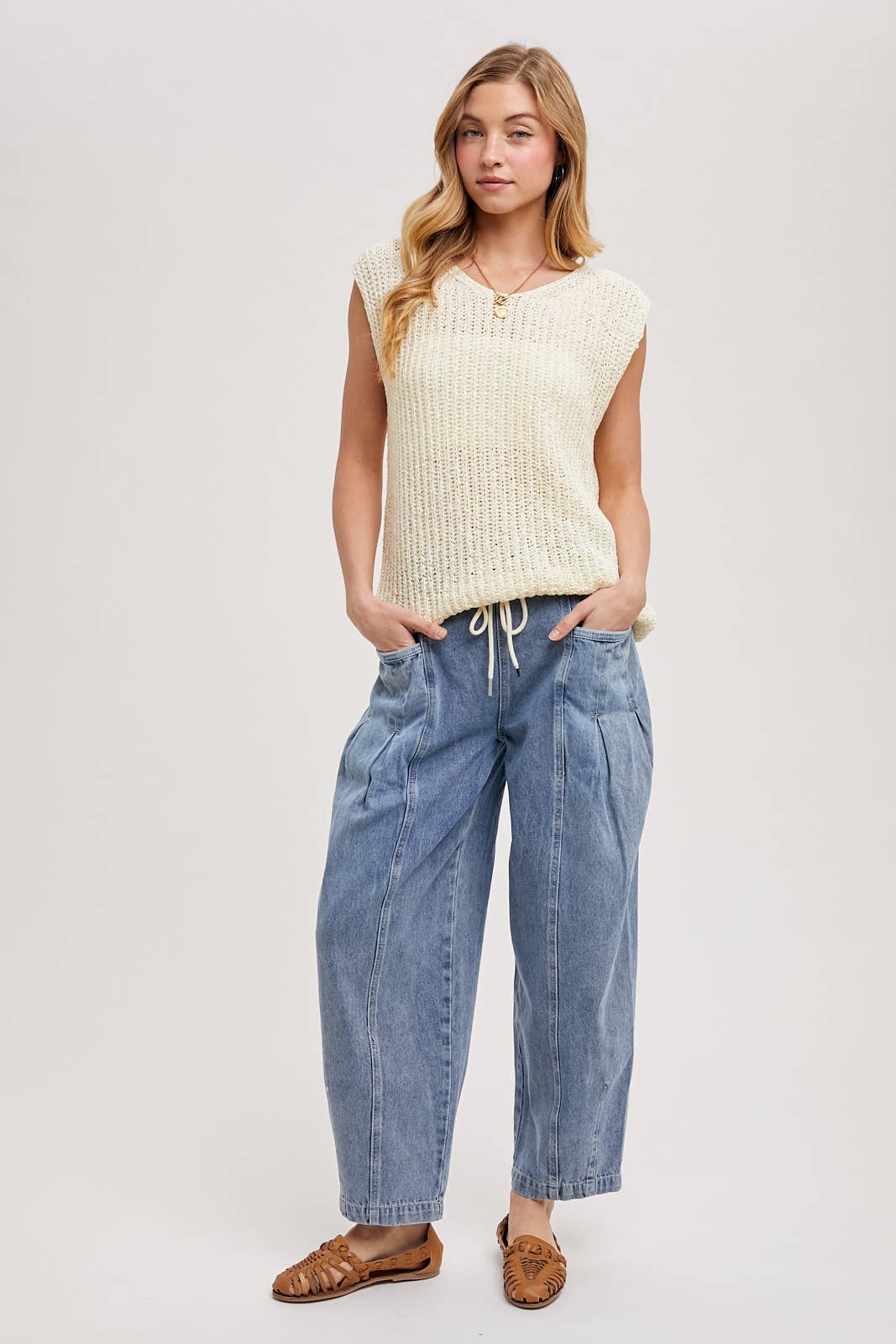 V-NECK KNIT SWEATER VEST