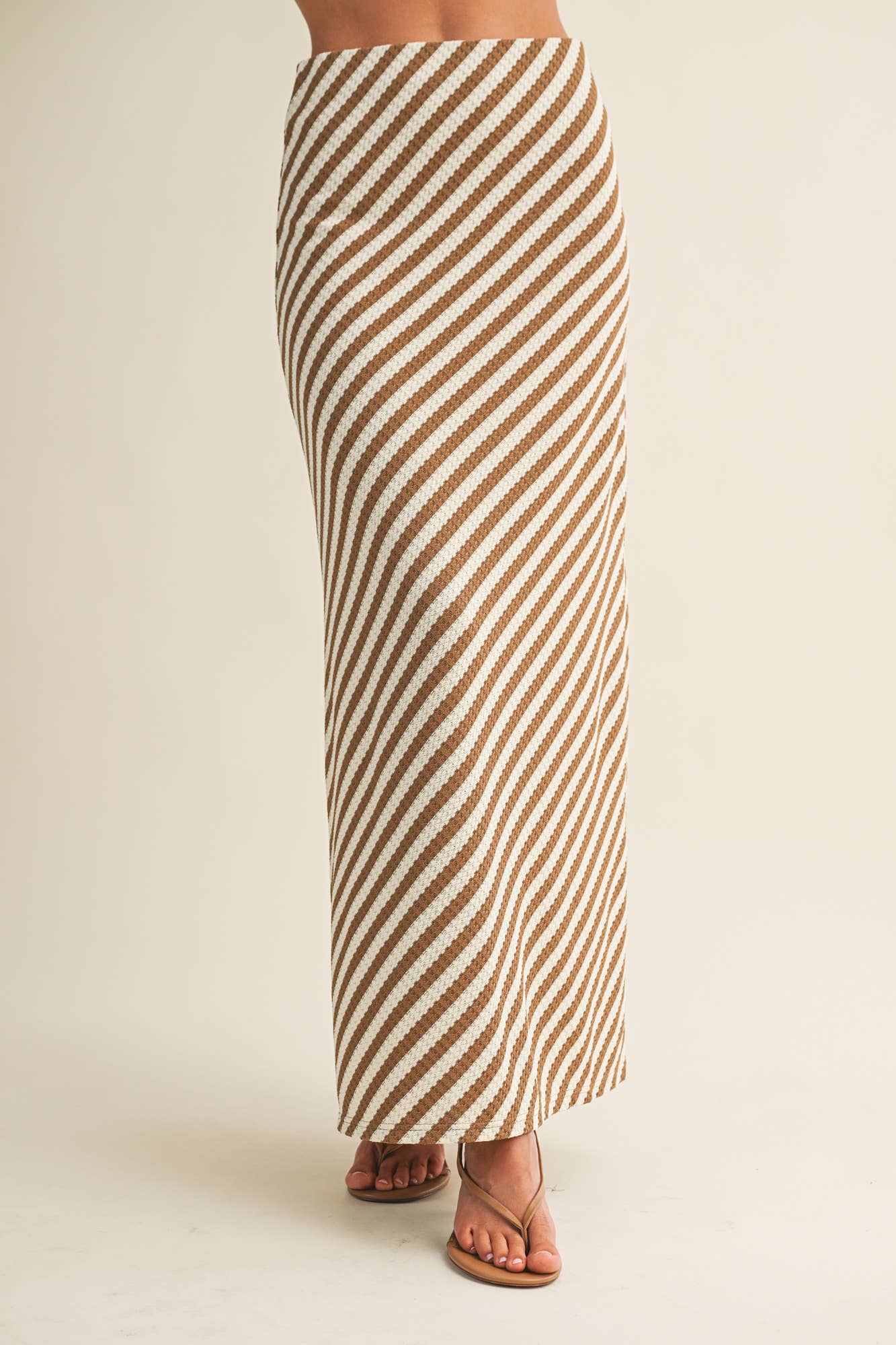 Diagonal Stripe Textured Knit Skirt