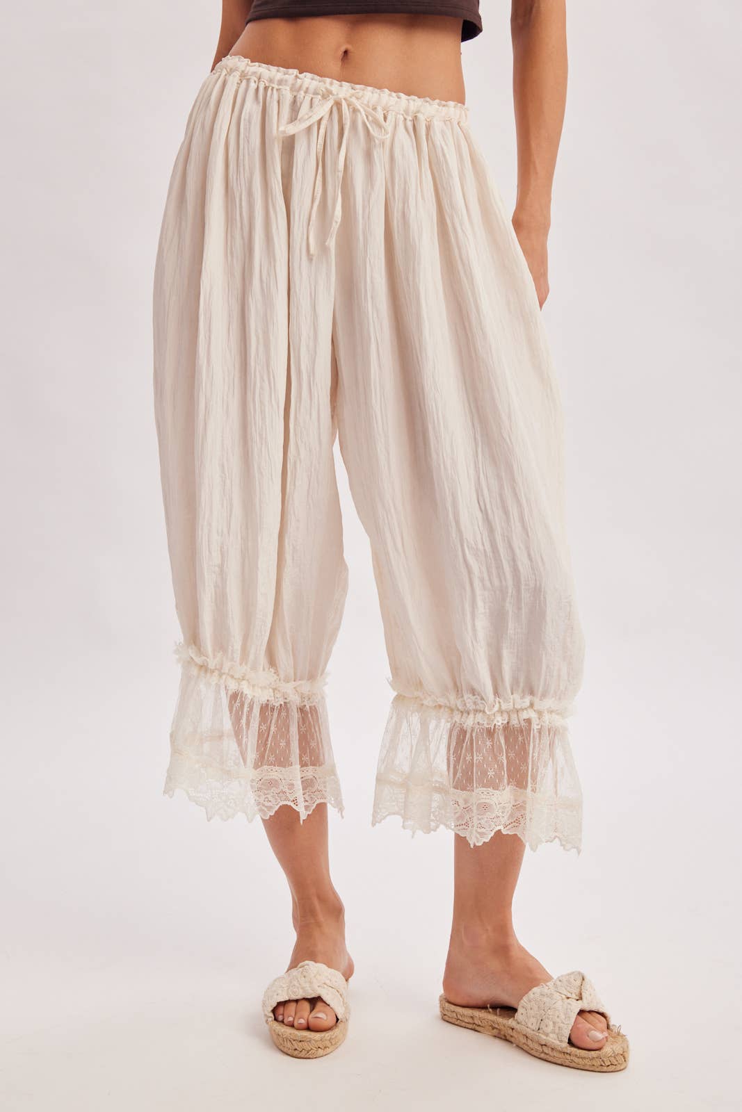 LACE TRIMMED MIDI BLOOMER PANTS
