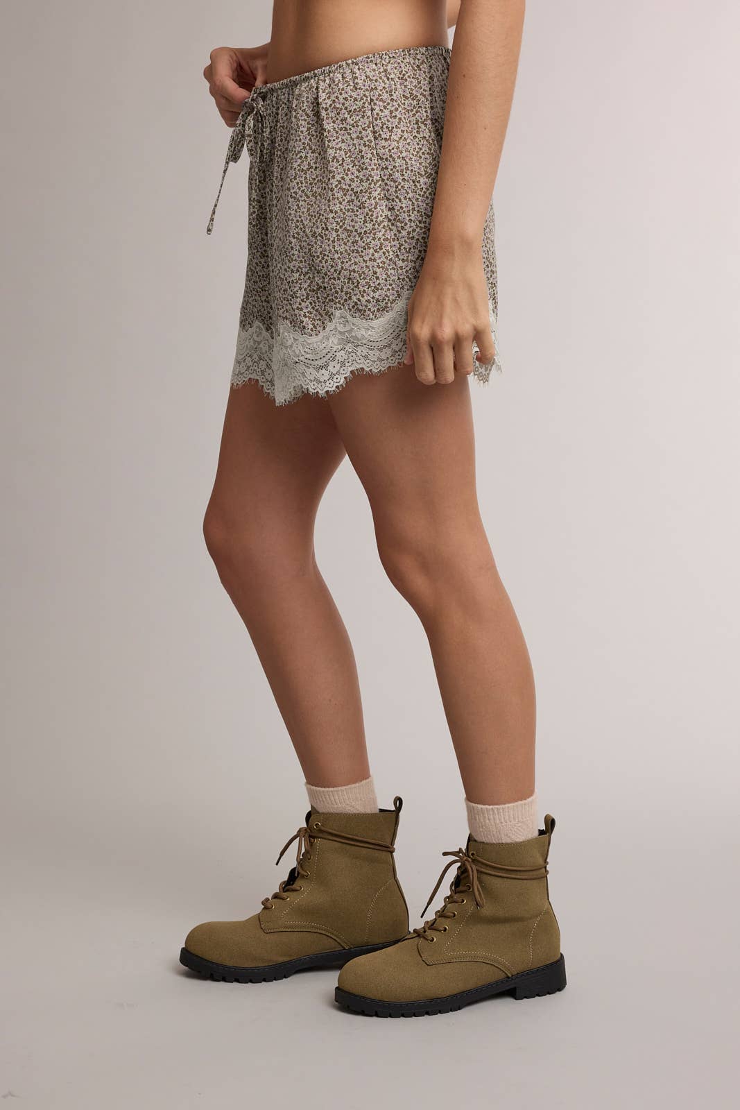 DITSY FLORAL PRINT LACE TRIM SHORTS
