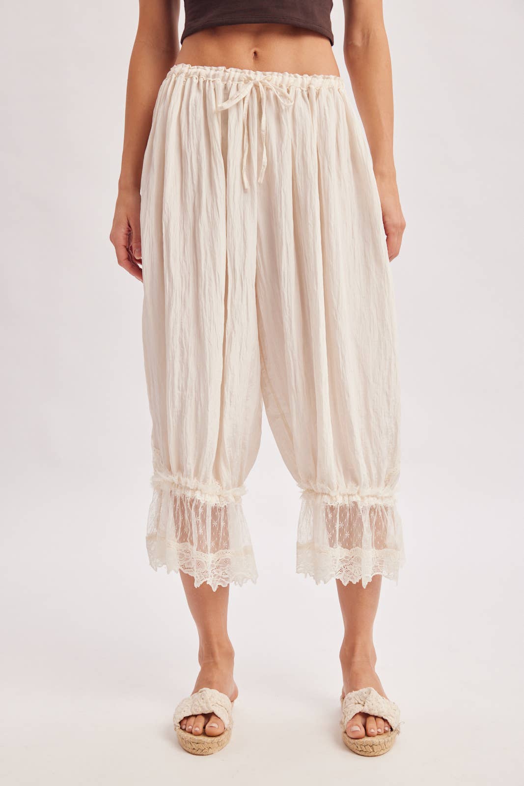 LACE TRIMMED MIDI BLOOMER PANTS