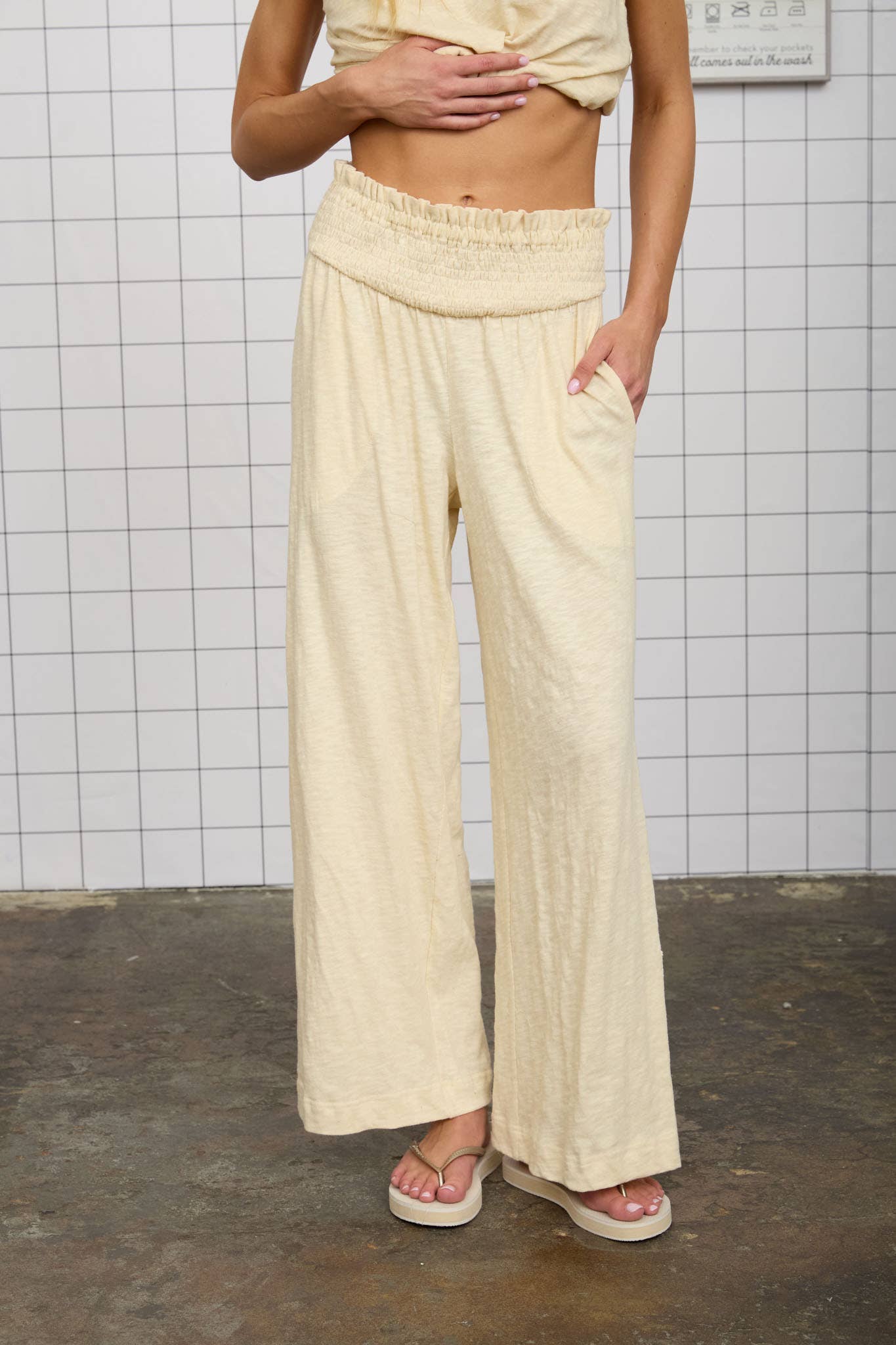 HEATHERED SMOCKED WAIST LOUNGE PANTS
