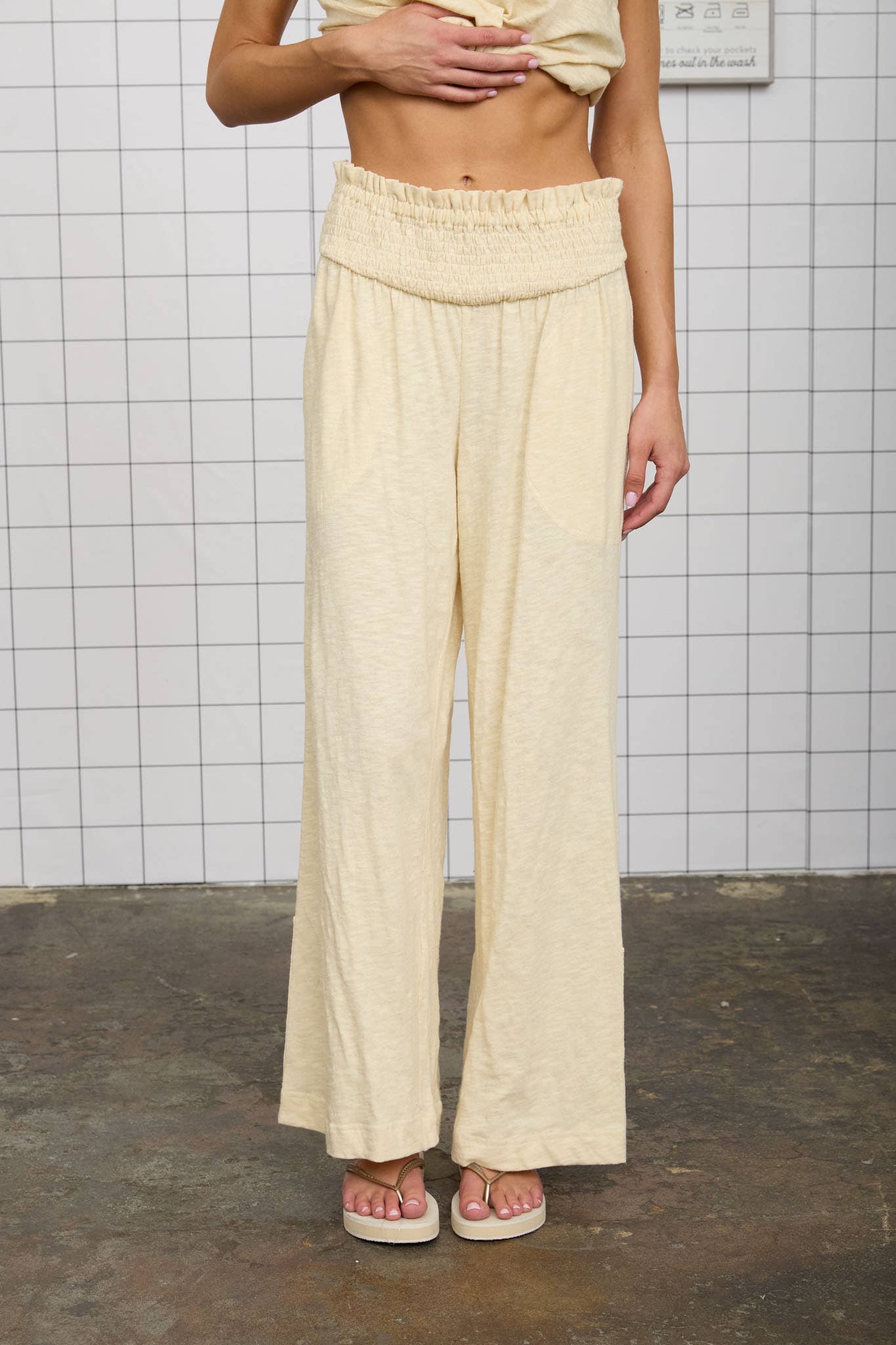 HEATHERED SMOCKED WAIST LOUNGE PANTS
