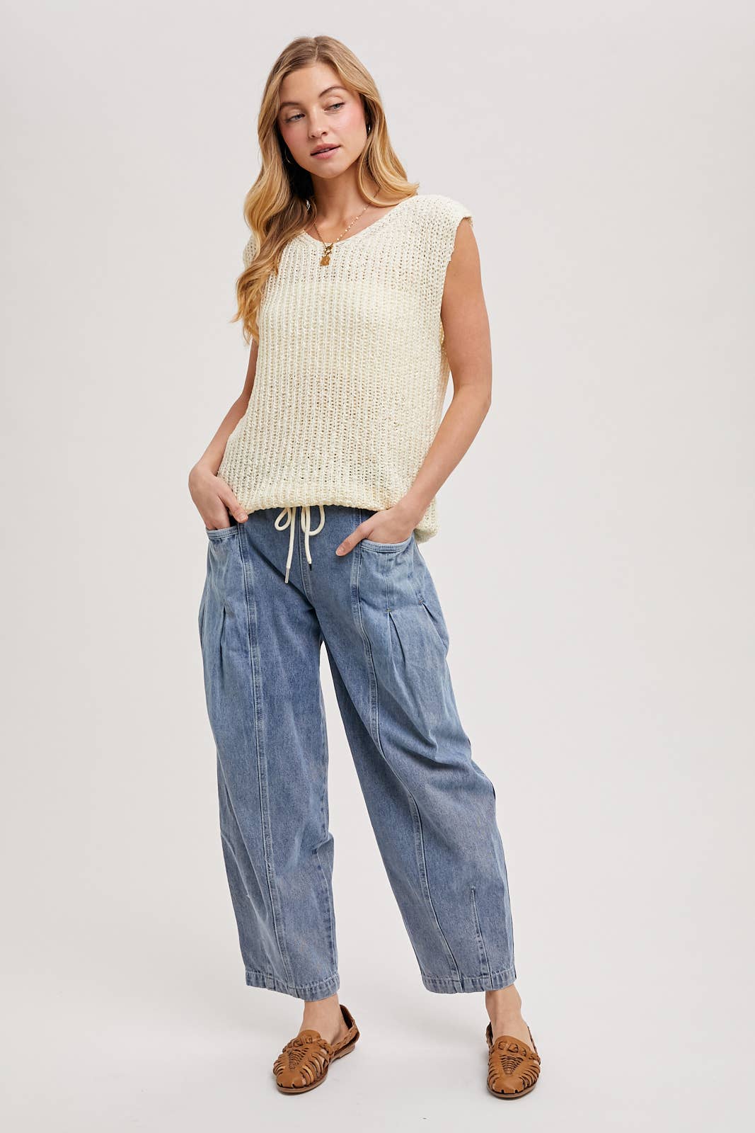 V-NECK KNIT SWEATER VEST