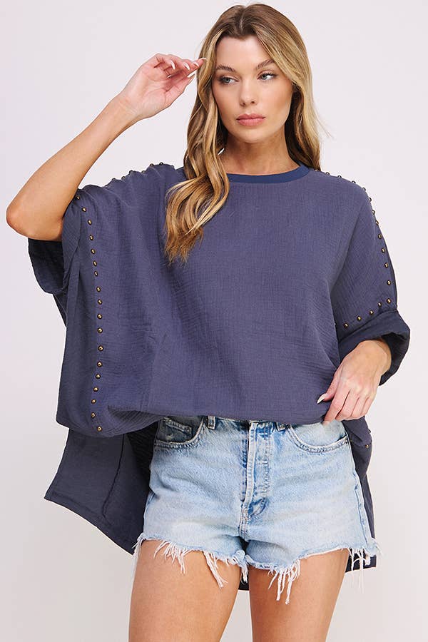 TEXTURED SHORT SLV STUD EMBELLISHED HI-LO TOP