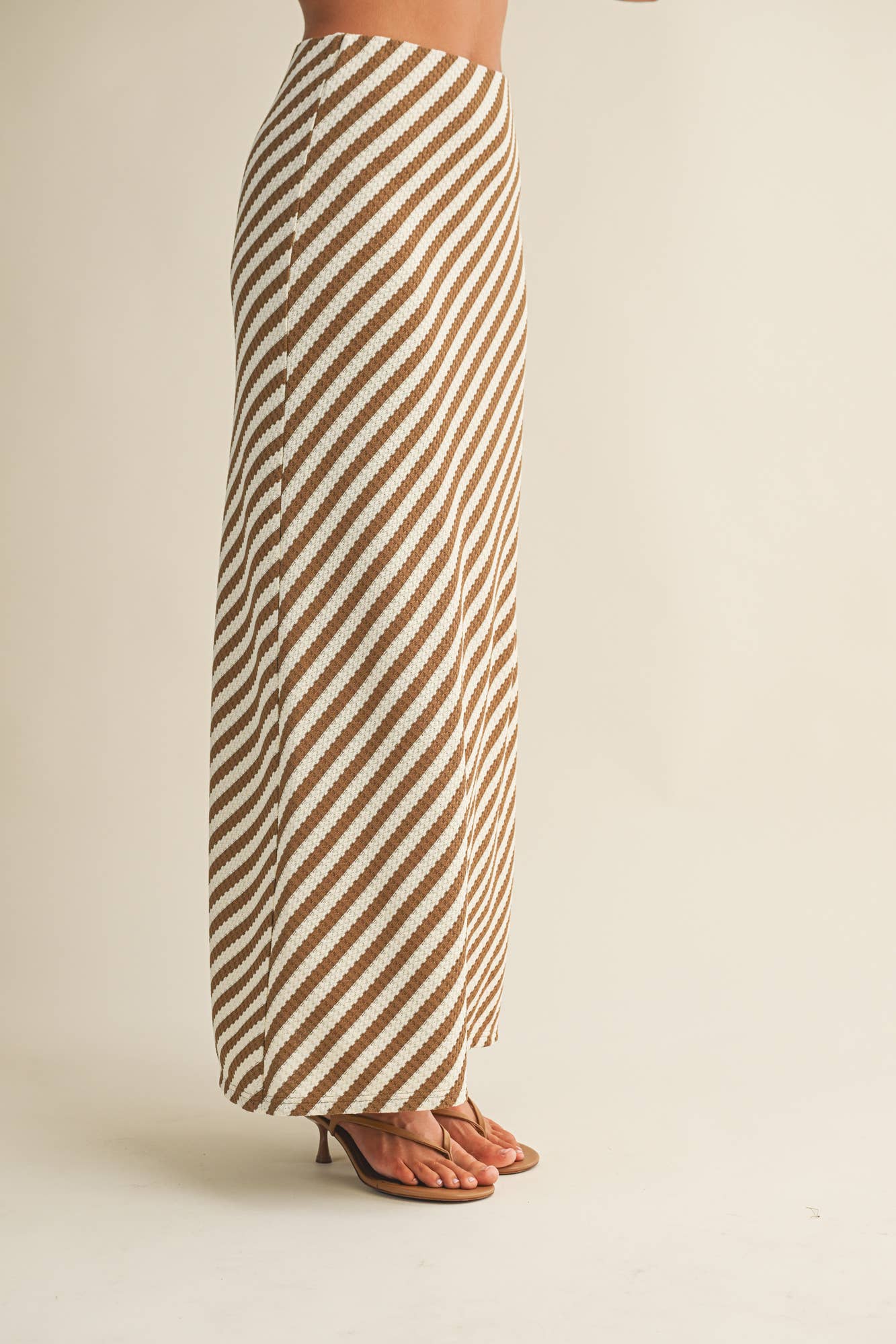 Diagonal Stripe Textured Knit Skirt