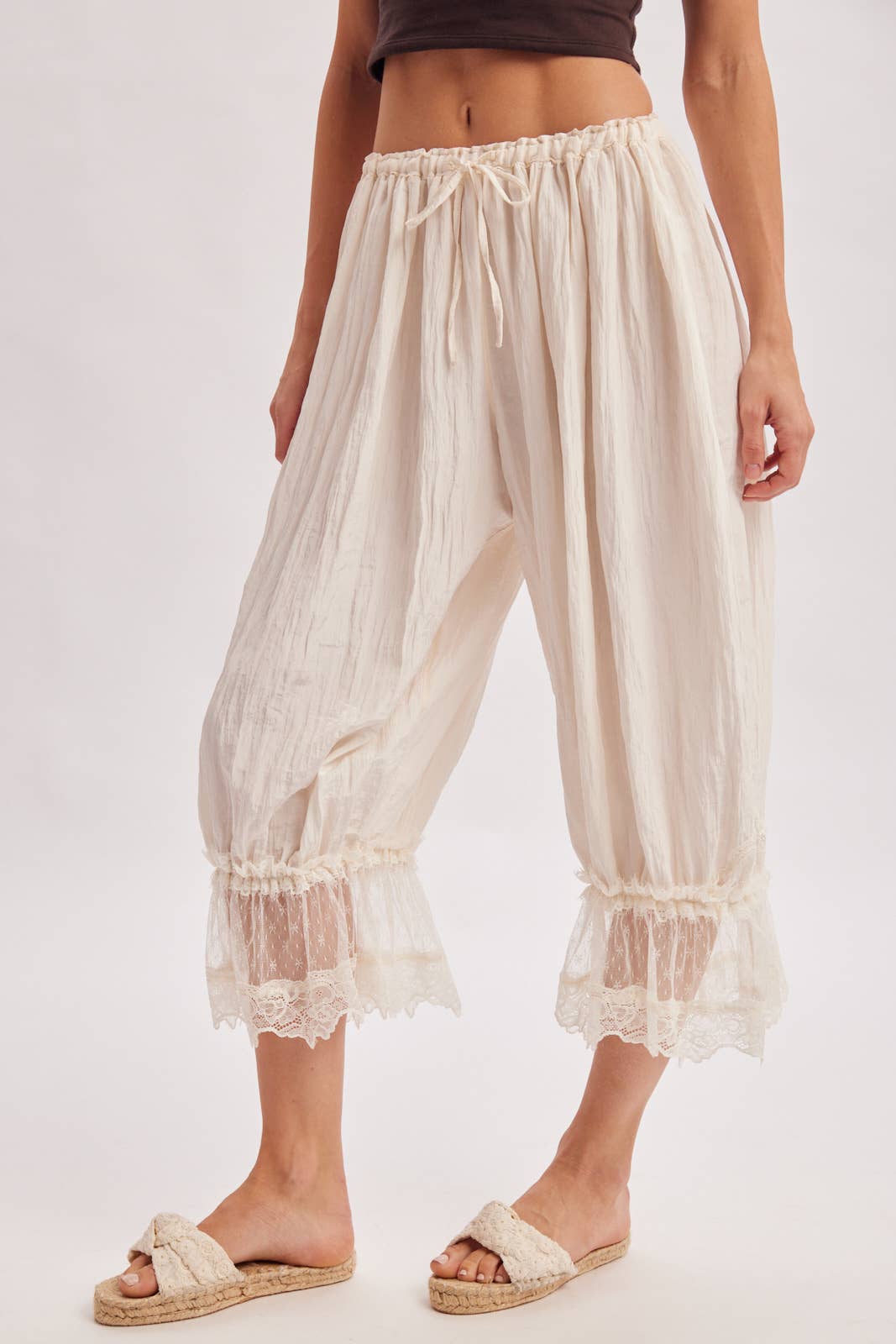 LACE TRIMMED MIDI BLOOMER PANTS