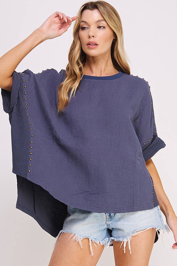 TEXTURED SHORT SLV STUD EMBELLISHED HI-LO TOP