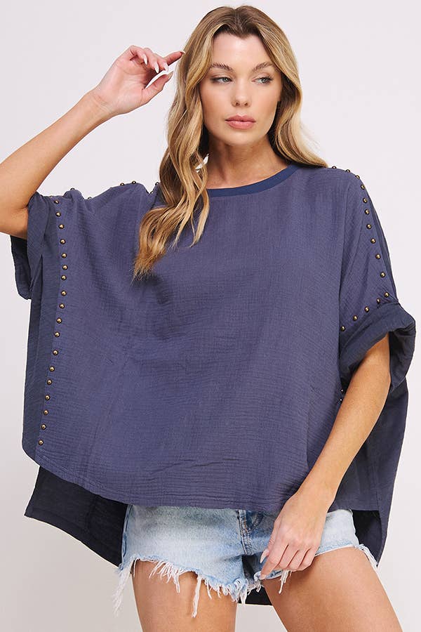 TEXTURED SHORT SLV STUD EMBELLISHED HI-LO TOP