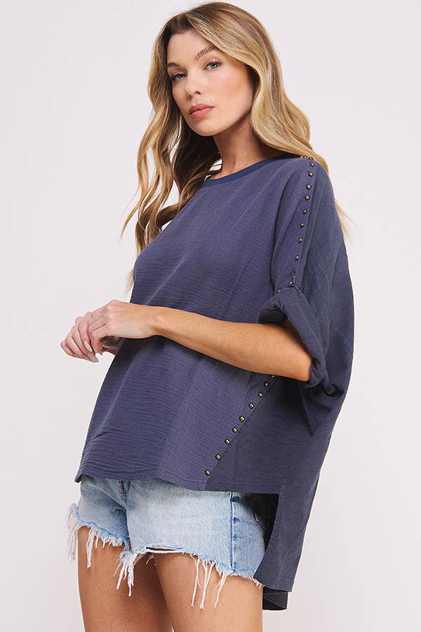 TEXTURED SHORT SLV STUD EMBELLISHED HI-LO TOP