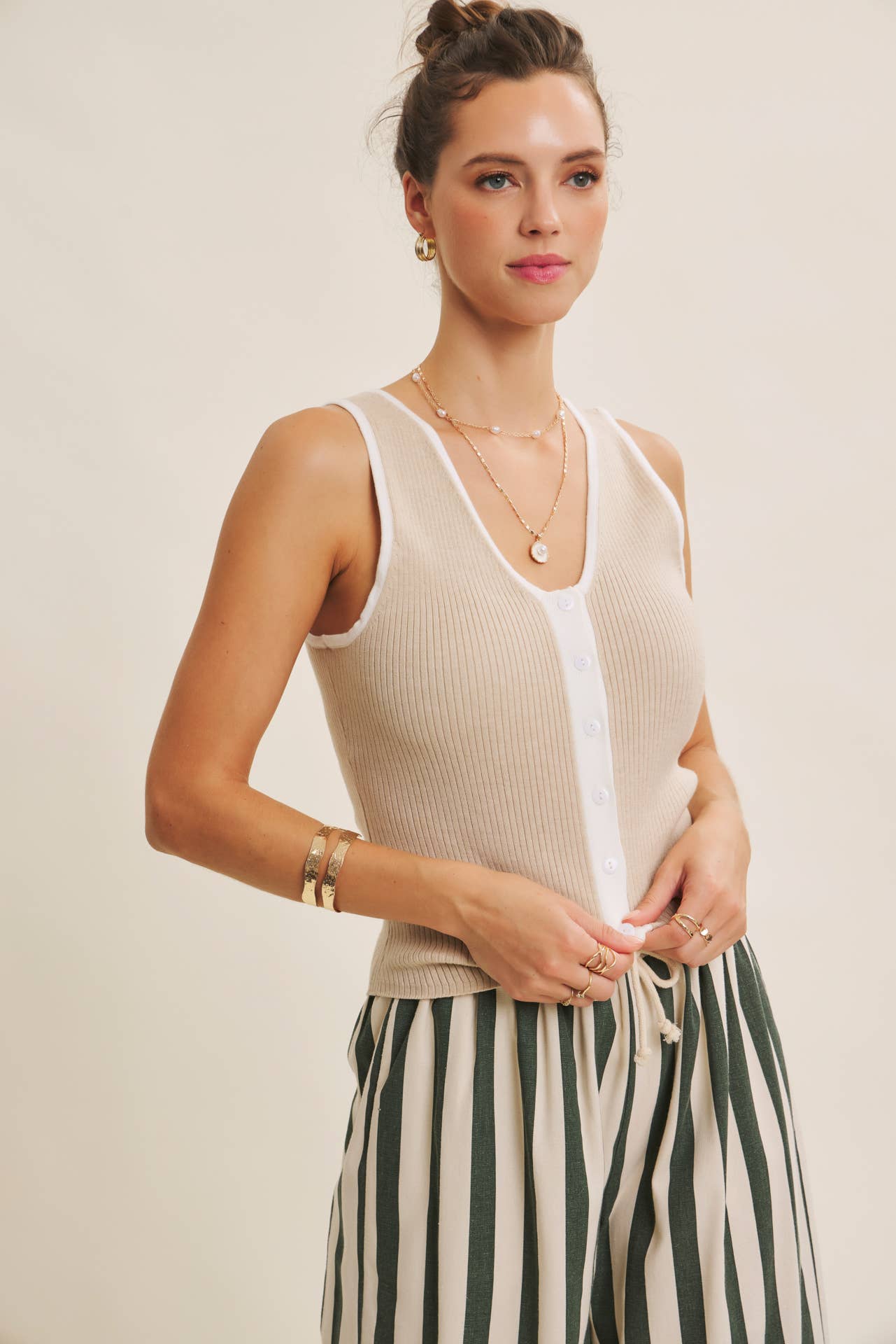 HUGS YOUR BODY BUTTON-DOWN RIBBED SWEATER TANK