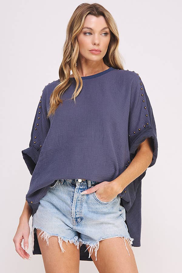 TEXTURED SHORT SLV STUD EMBELLISHED HI-LO TOP