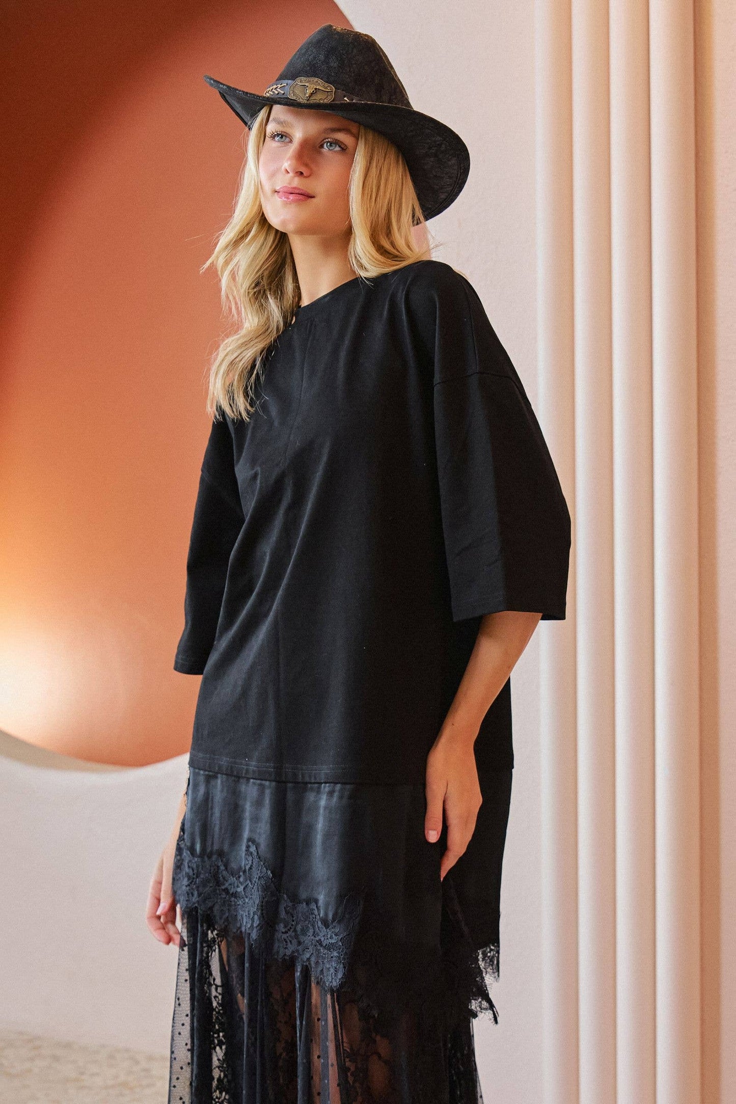 ASYMMETRIC LACE TRIM OVERSIZED TEE