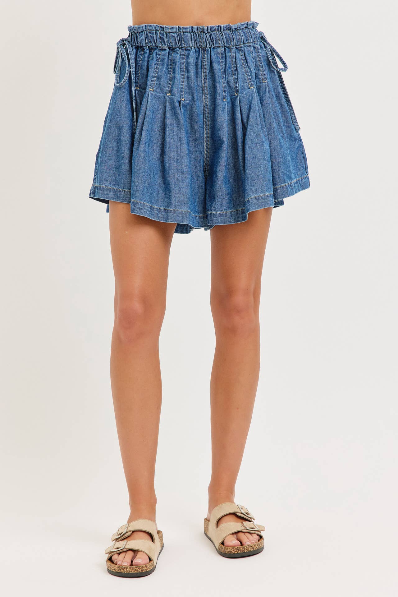 EVERYDAY STYLE CROQUET DENIM SHORTS
