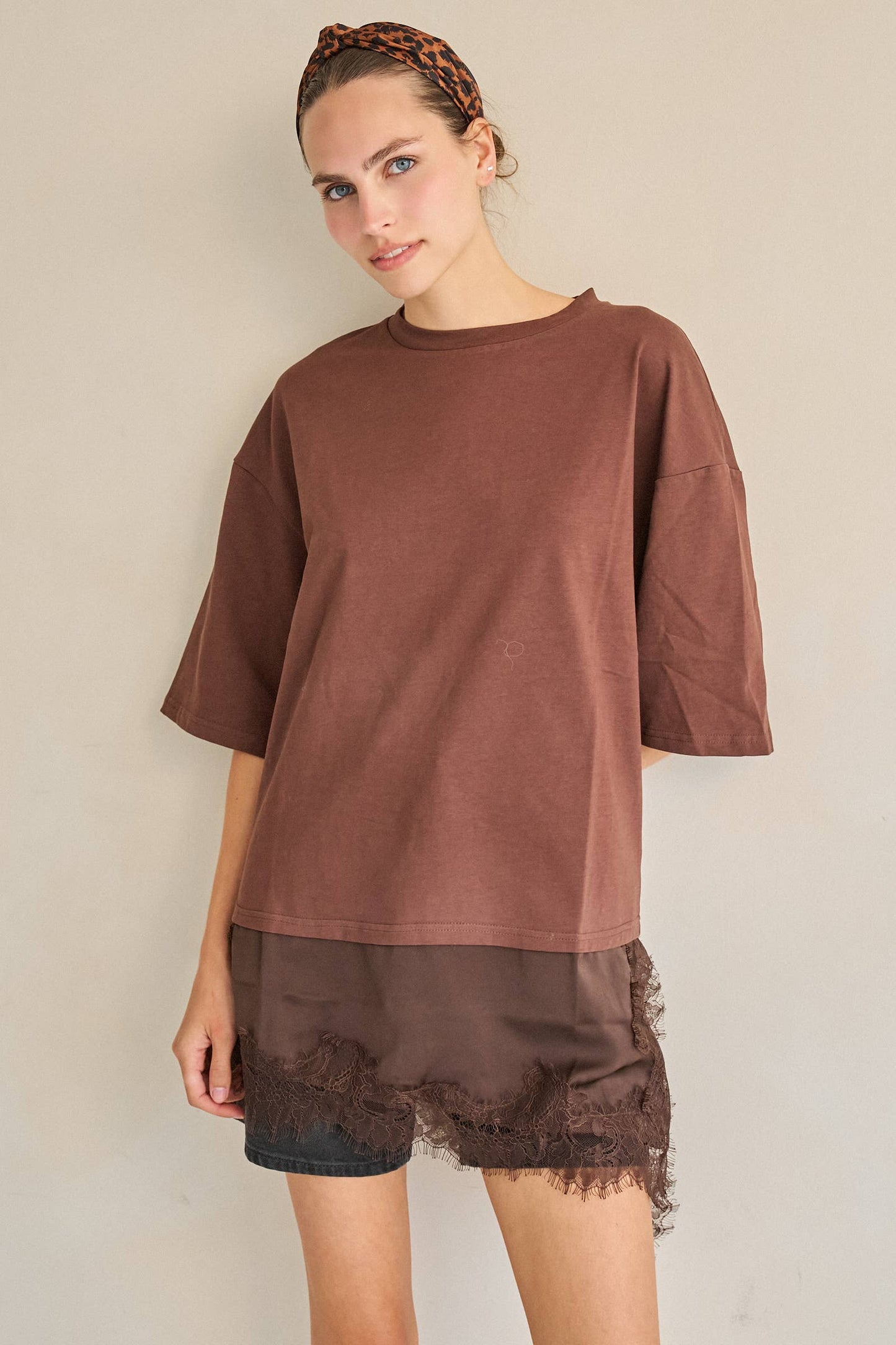 ASYMMETRIC LACE TRIM OVERSIZED TEE
