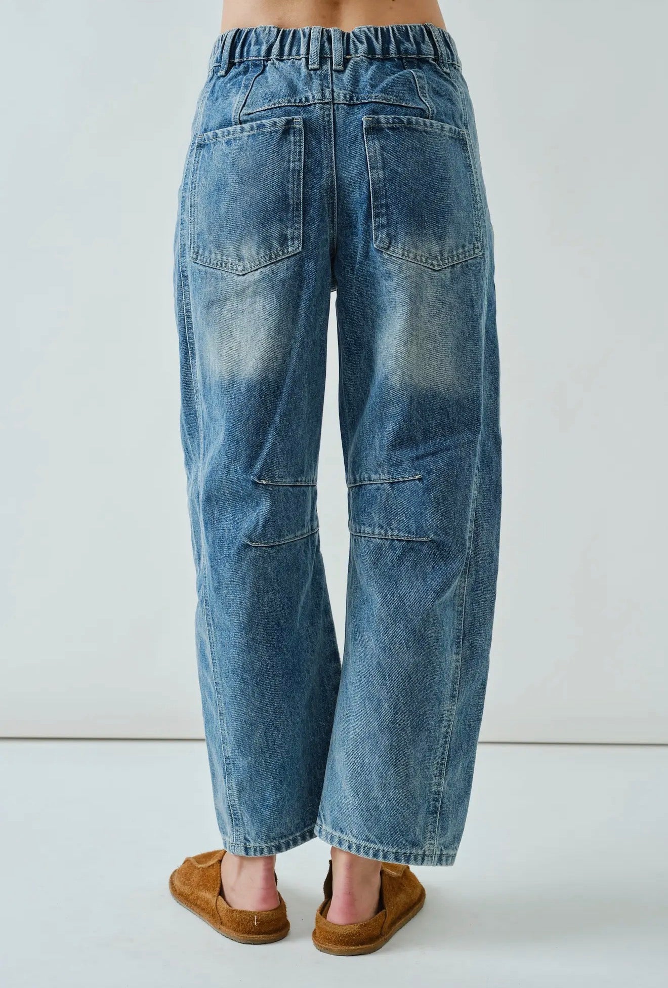 Embroidered Barrel Jeans