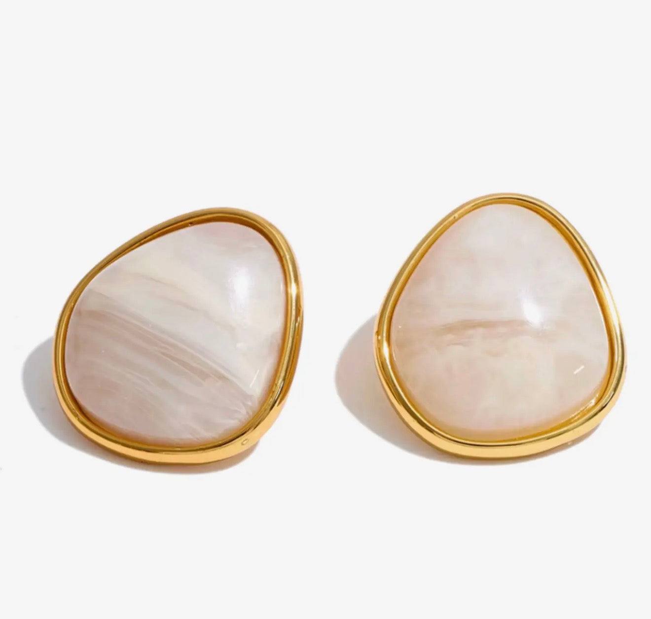 Capri Shell Stud Earrings
