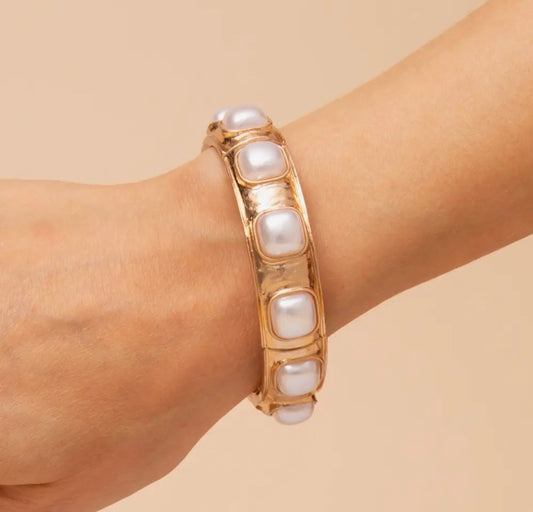 Square Stretch Pearl Bracelet