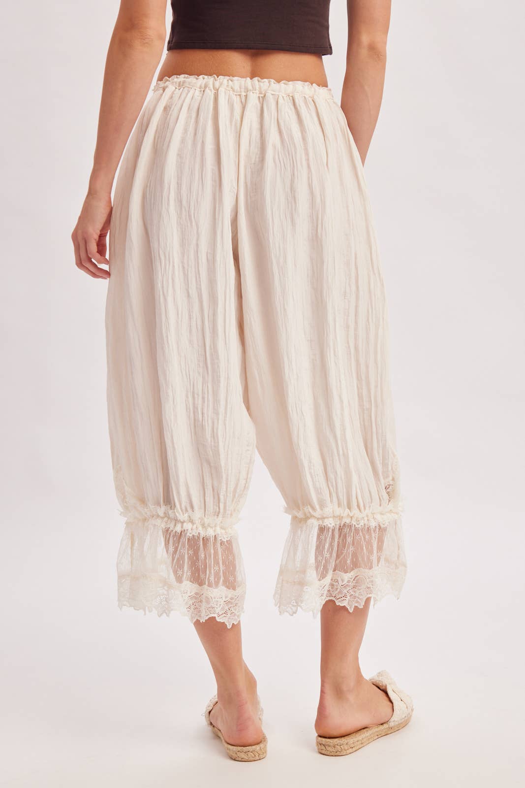 LACE TRIMMED MIDI BLOOMER PANTS
