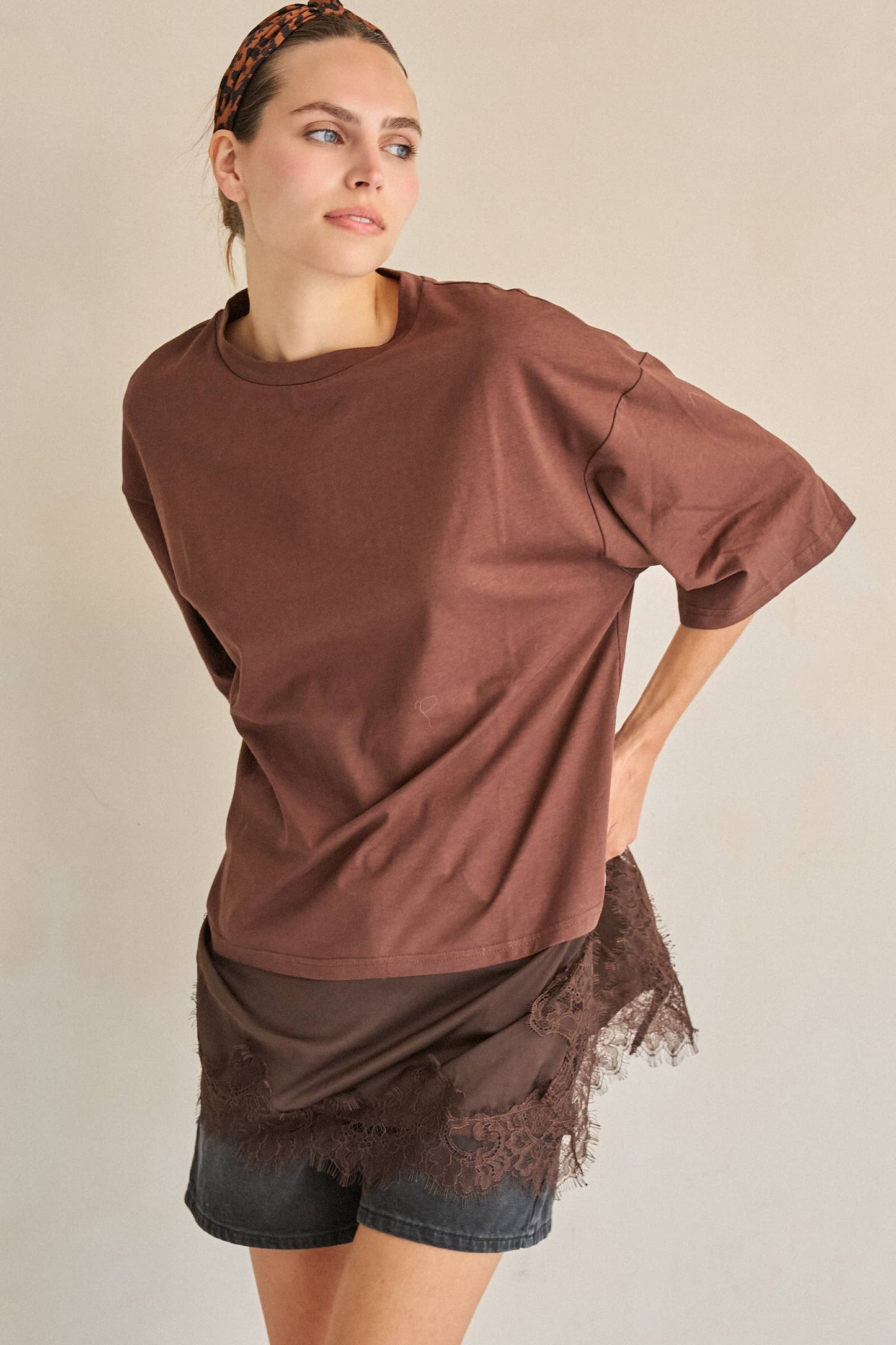 ASYMMETRIC LACE TRIM OVERSIZED TEE