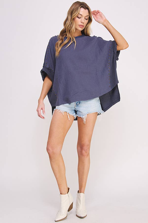 TEXTURED SHORT SLV STUD EMBELLISHED HI-LO TOP