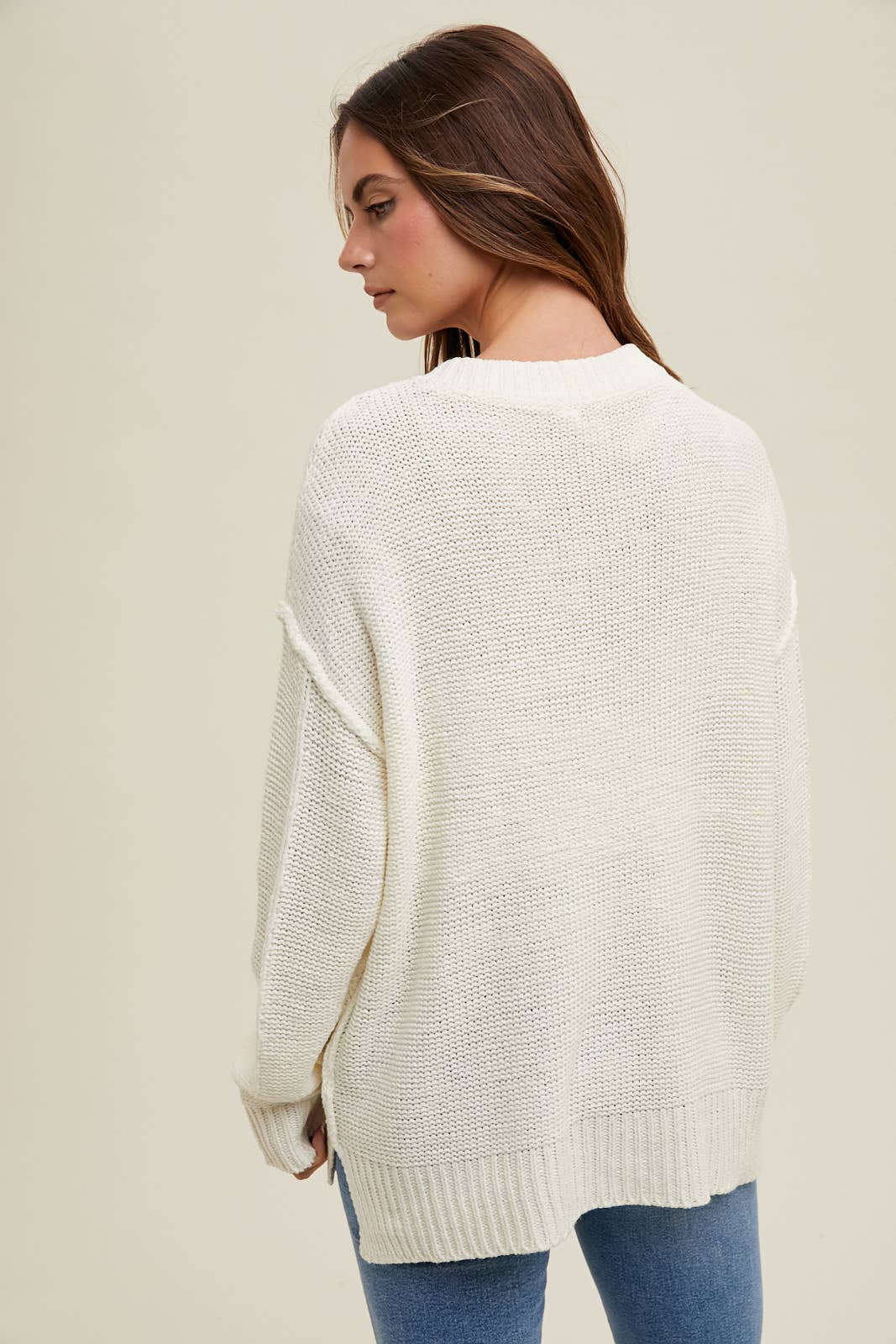 RAW EDGE DETAIL V-NECK SWEATER