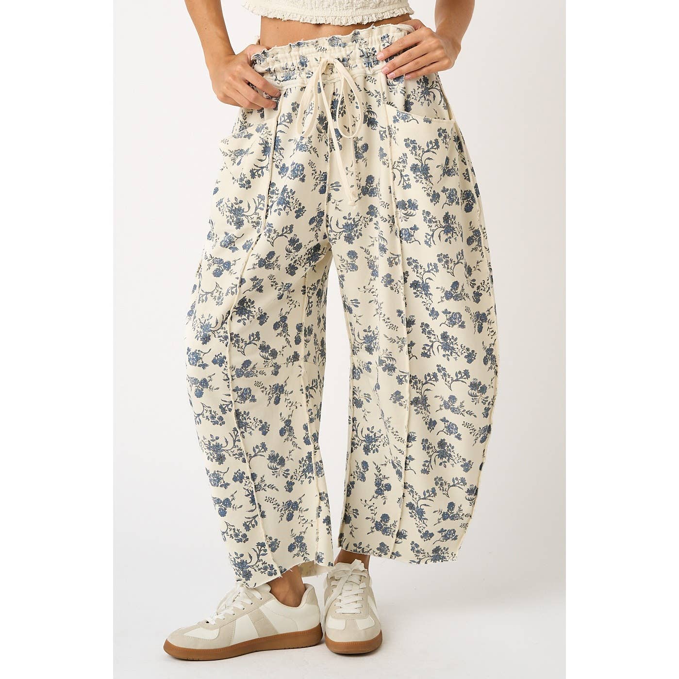 BLUE FLORAL PRINT SEAM DETAIL PULL ON BARREL PANTS