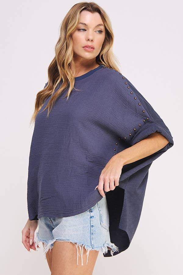TEXTURED SHORT SLV STUD EMBELLISHED HI-LO TOP