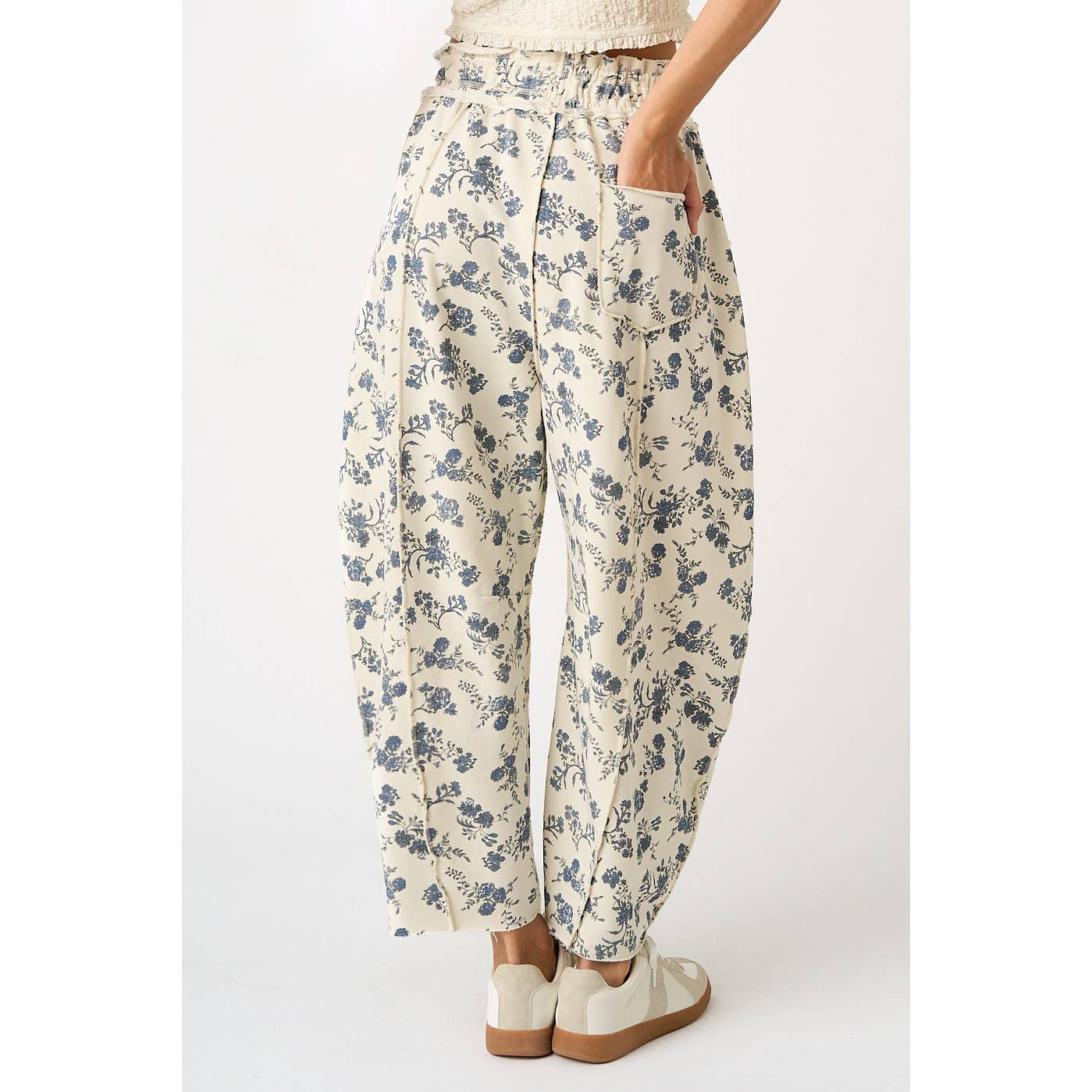 BLUE FLORAL PRINT SEAM DETAIL PULL ON BARREL PANTS