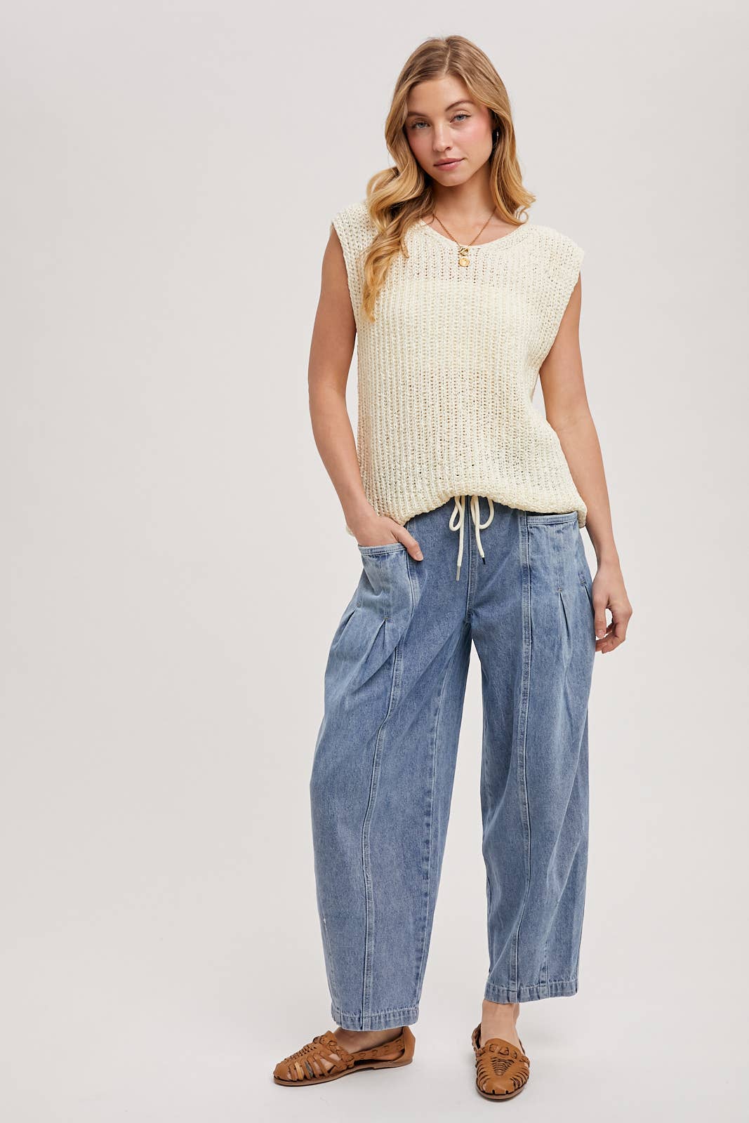 V-NECK KNIT SWEATER VEST