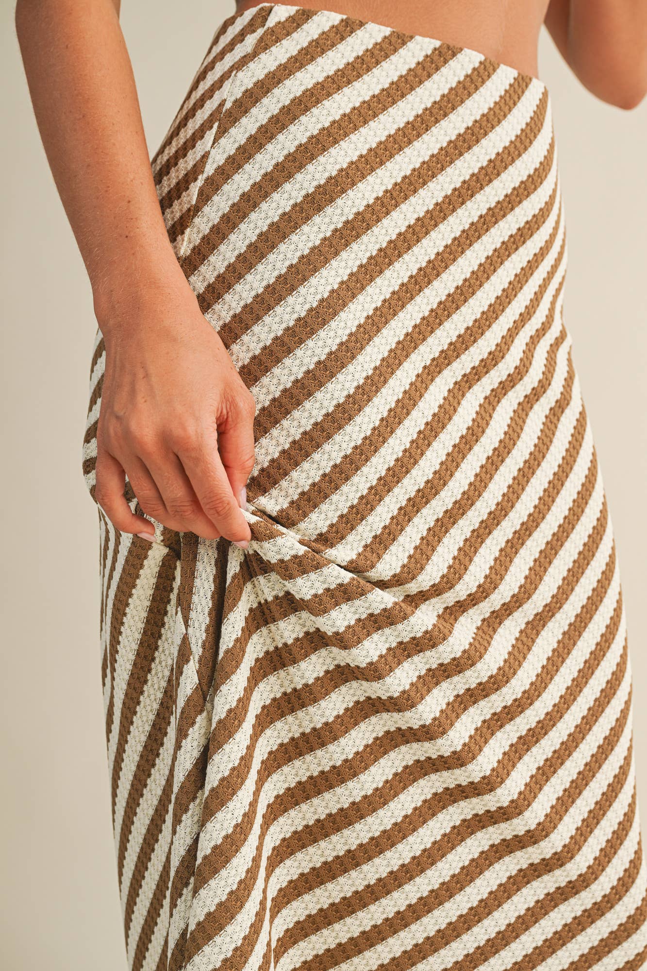 Diagonal Stripe Textured Knit Skirt